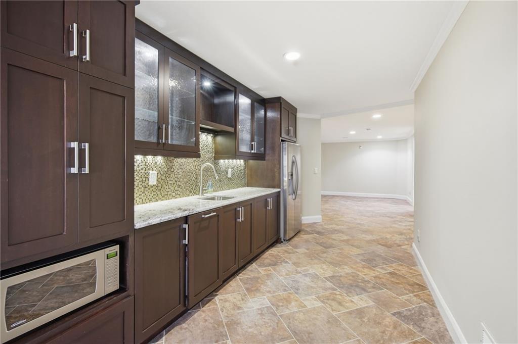715 Crown Cove