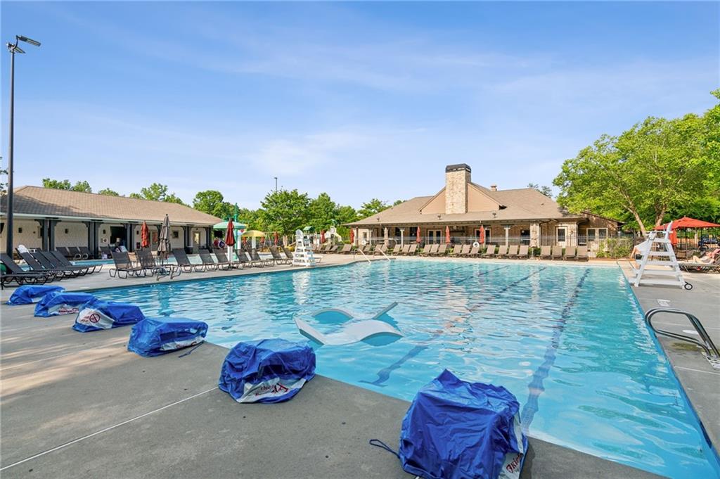 715 Crown Cove