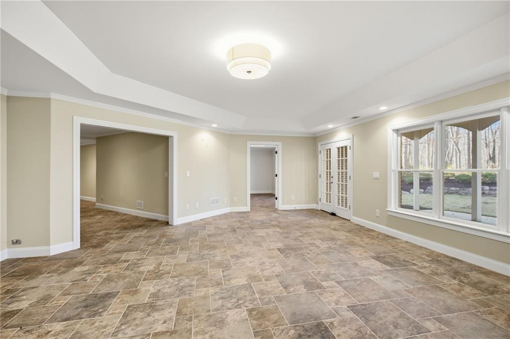 715 Crown Cove