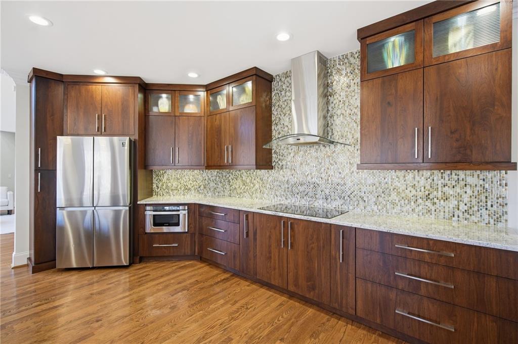 715 Crown Cove