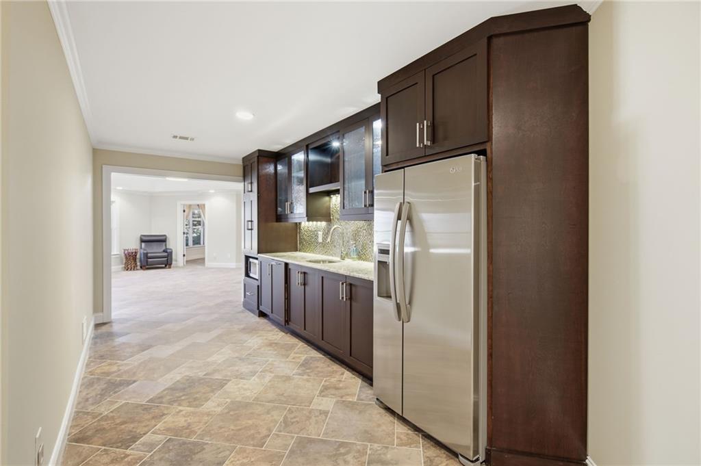 715 Crown Cove