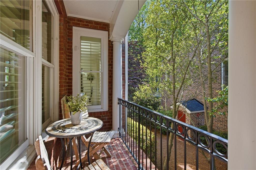 2416 Loxford Lane