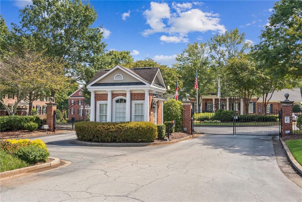 2416 Loxford Lane
