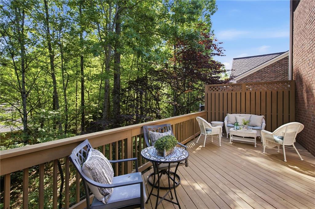 2416 Loxford Lane