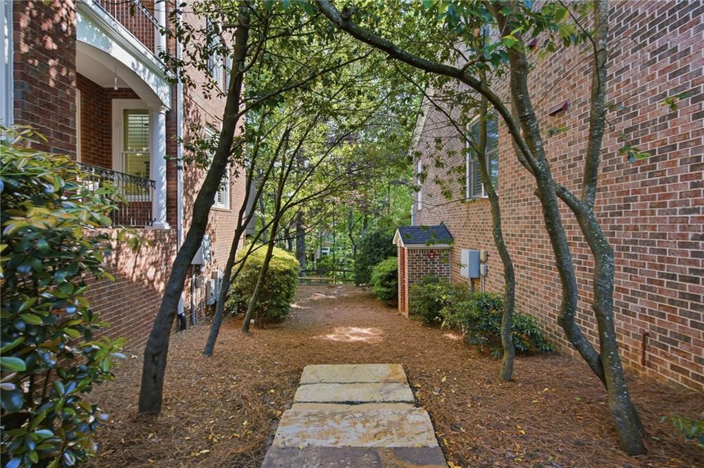 2416 Loxford Lane