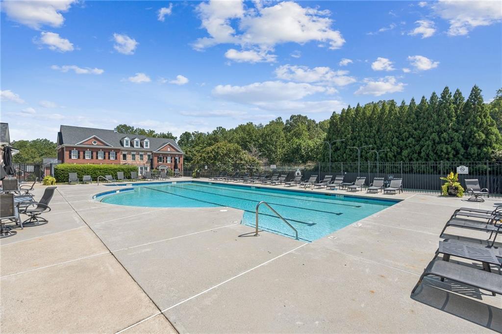2416 Loxford Lane