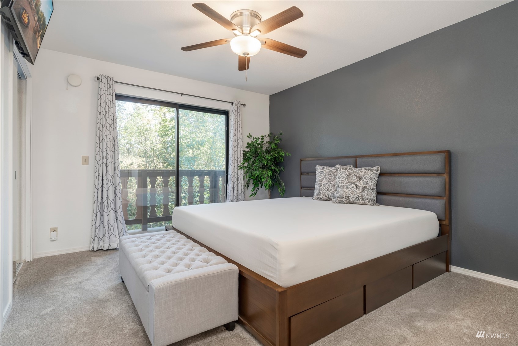 325 Division Street Unit: 207