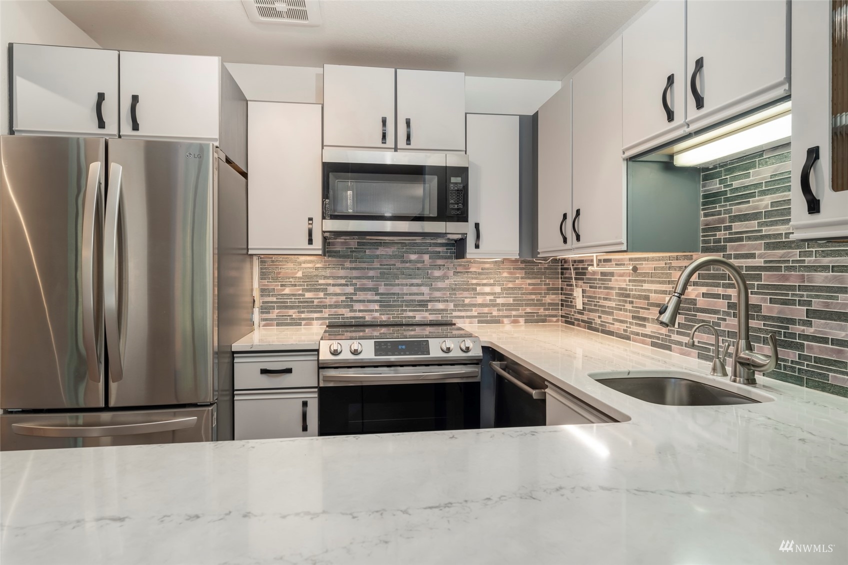 325 Division Street Unit: 207