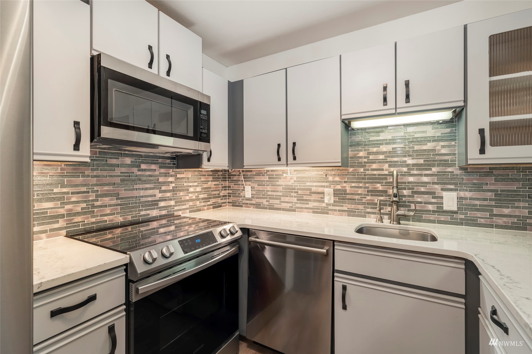 325 Division Street Unit: 207