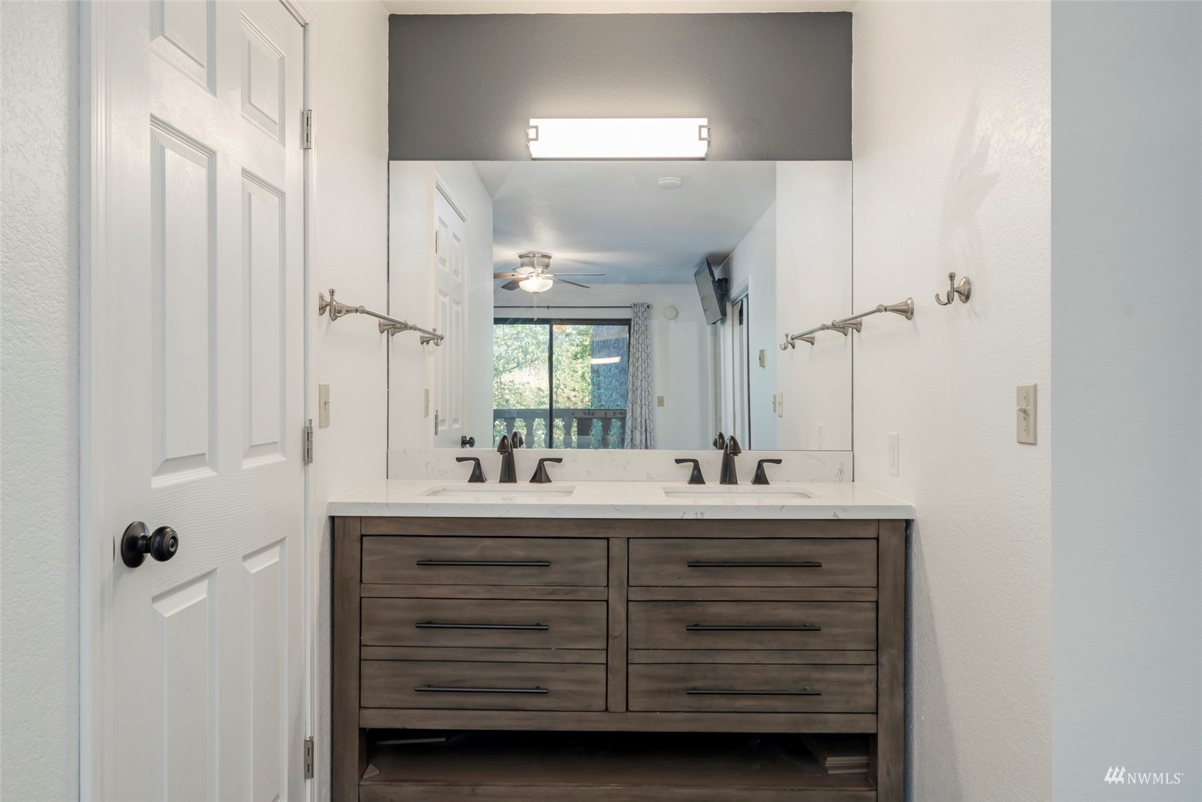 325 Division Street Unit: 207