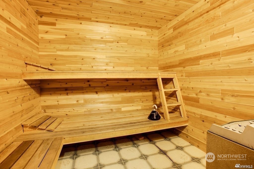 325 Division Street Unit: 109