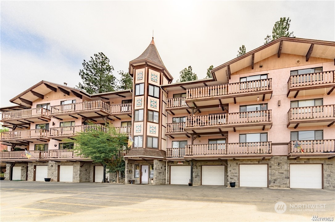 325 Division Street Unit: 109