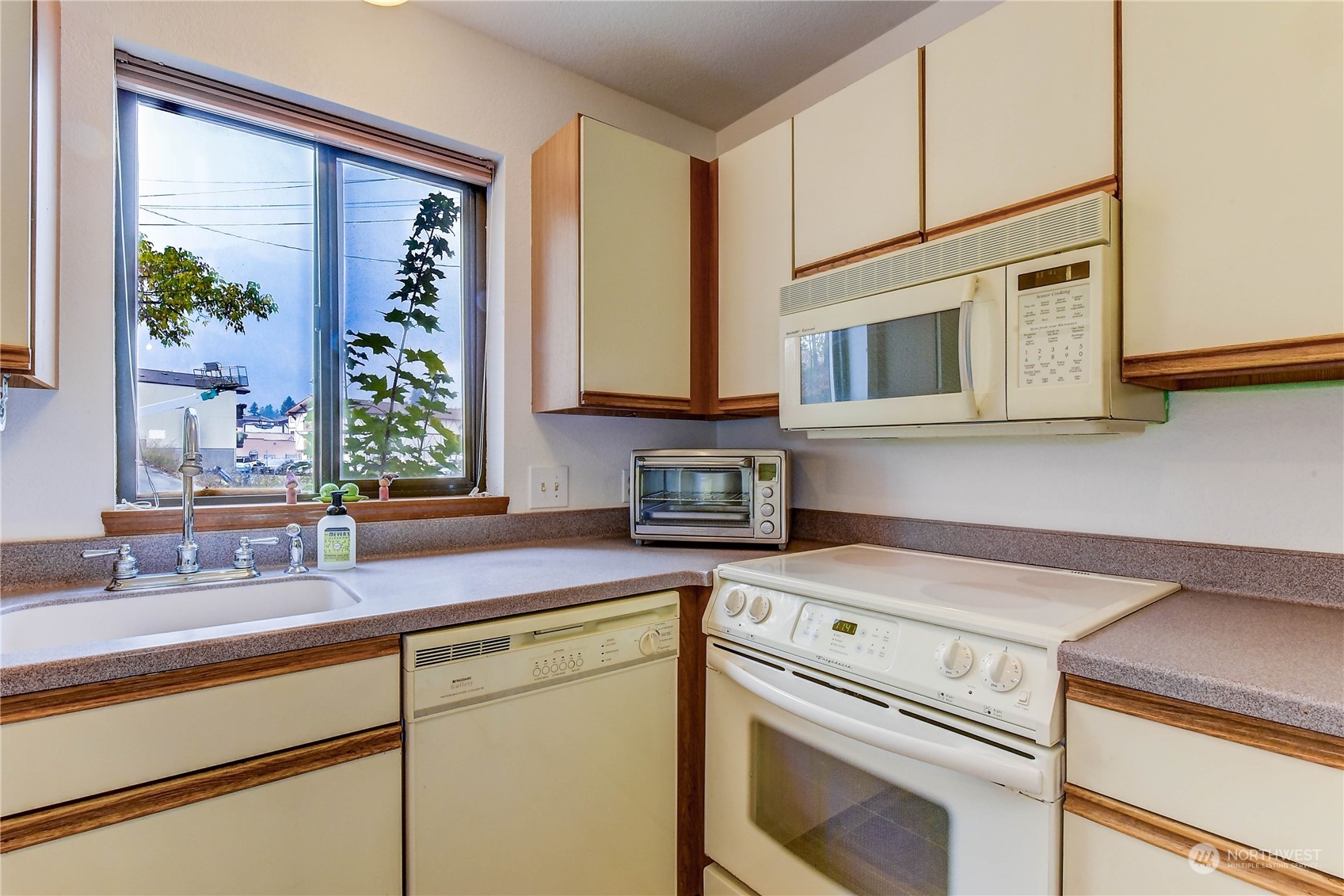 325 Division Street Unit: 109