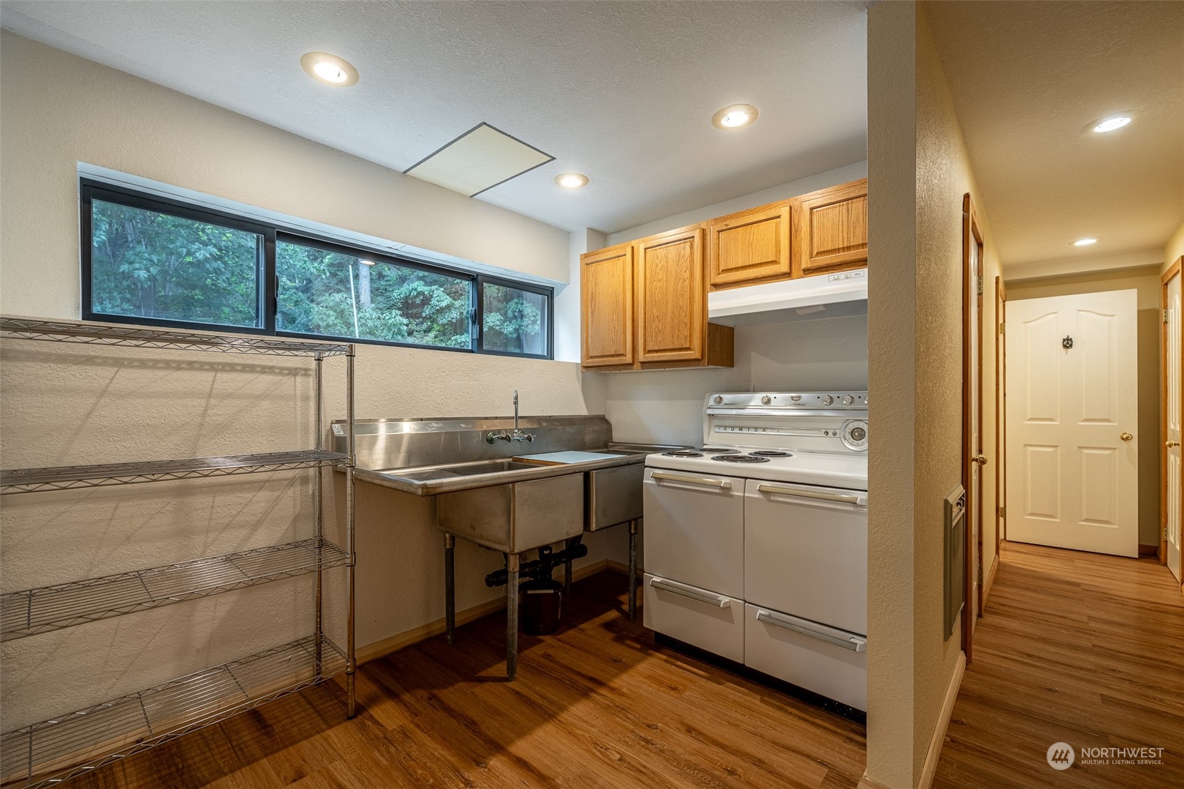 16724 Lakeview Drive