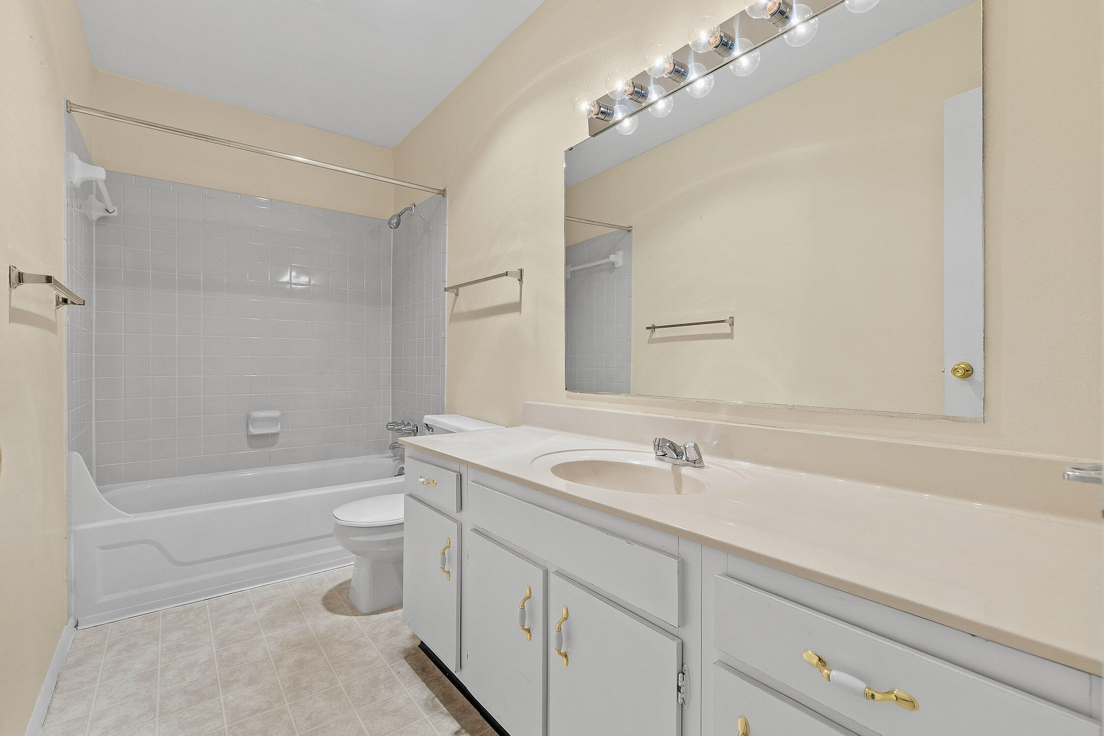900 Mountain Creek Road, P235