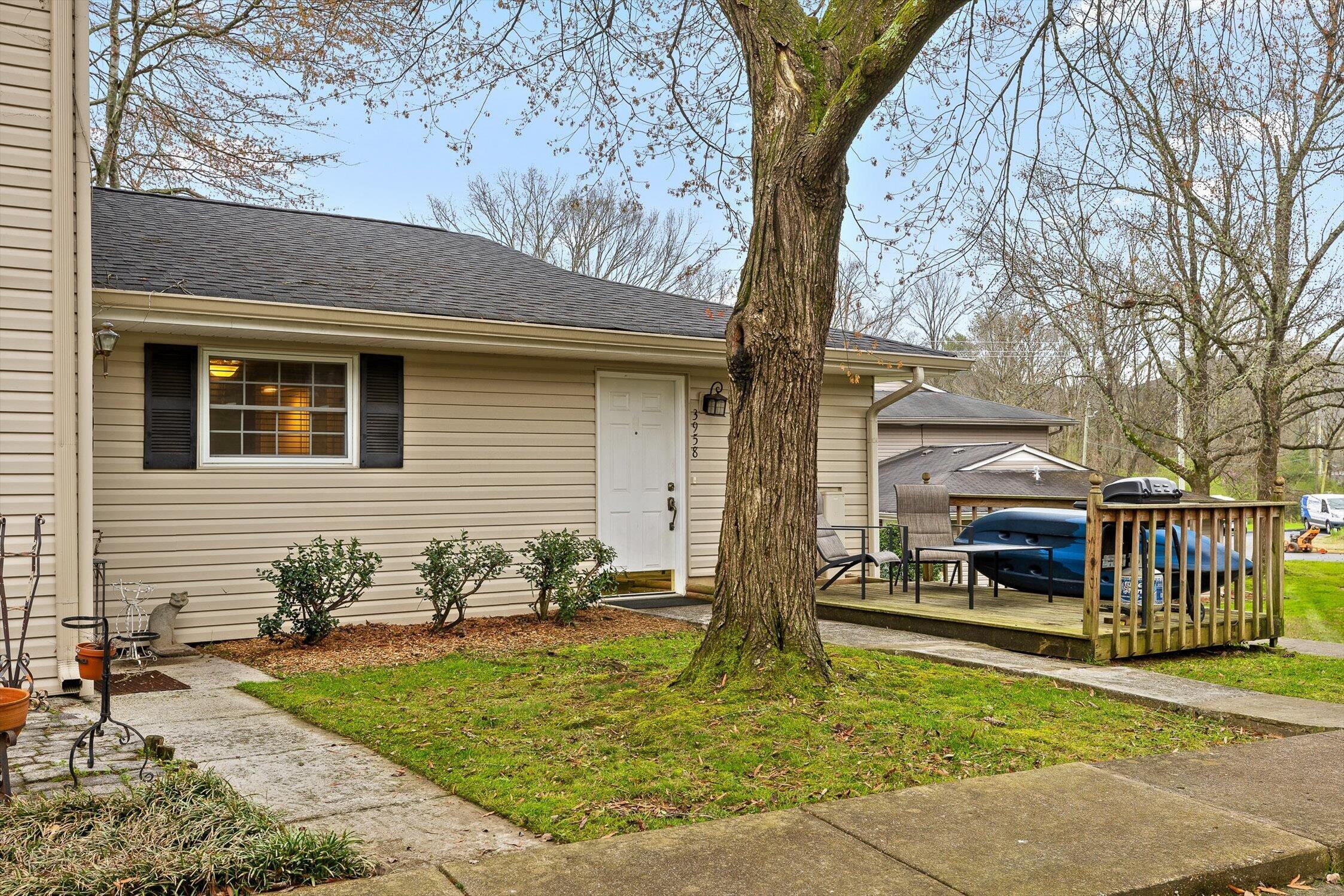 3958 N Quail Lane