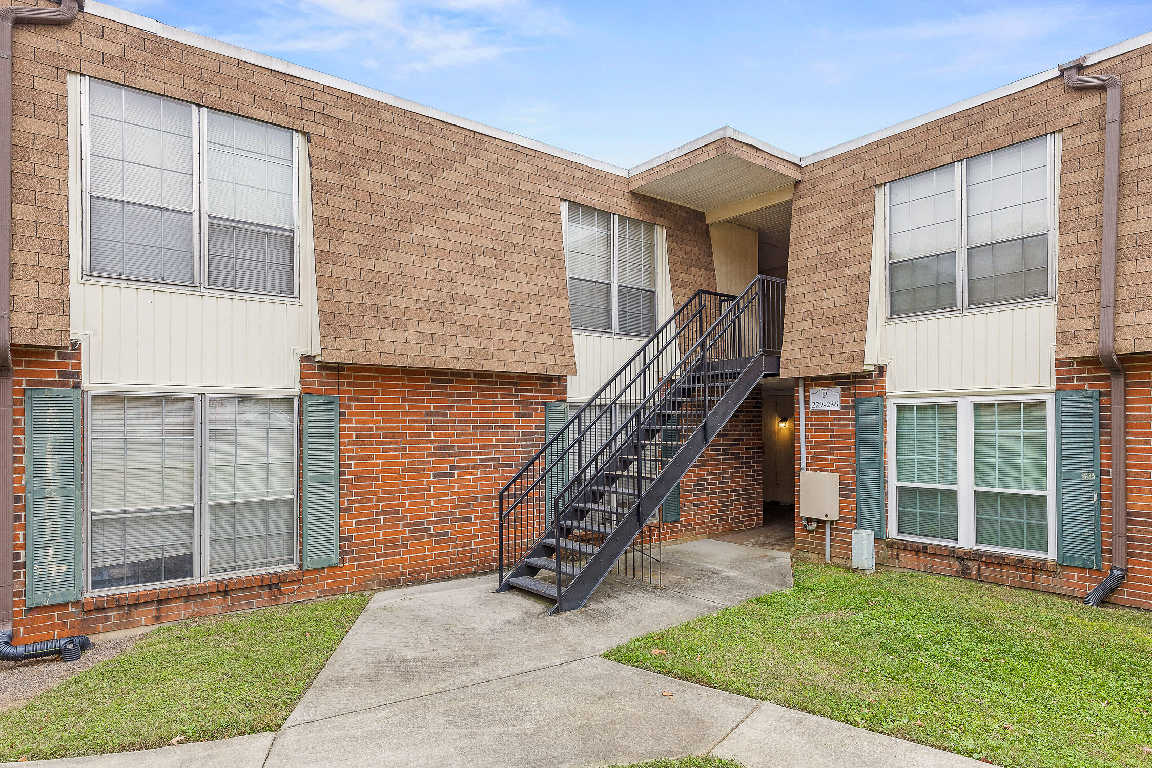 900 Mountain Creek Road, P235