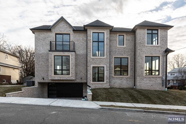 520 Deerwood Road