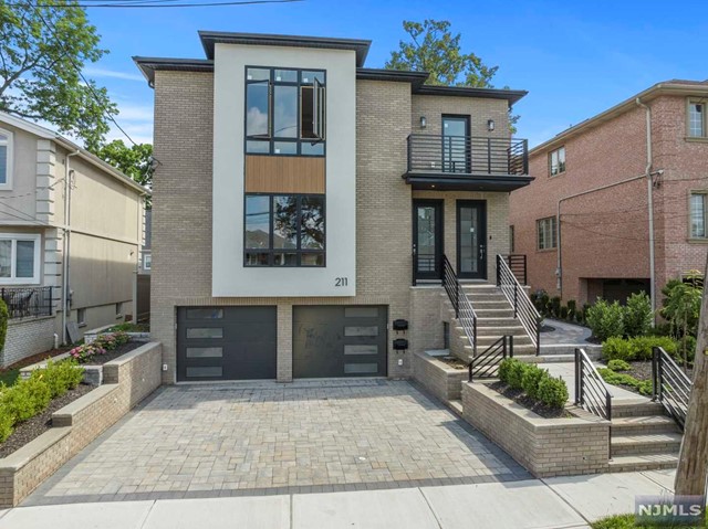 211 Warwick Avenue 1