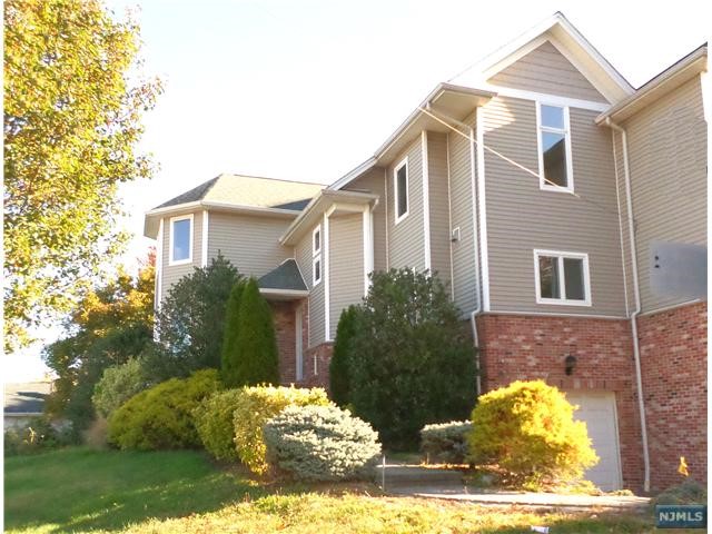 77 W Columbia Avenue