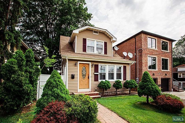 127 E Brinkerhoff Avenue