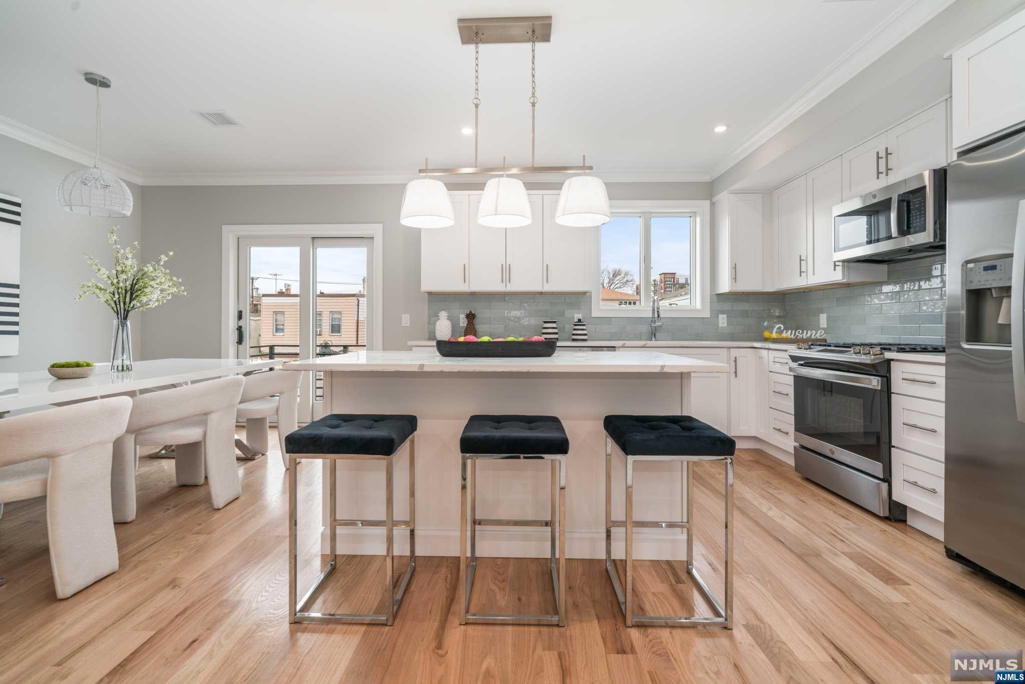 313 8th Street 1