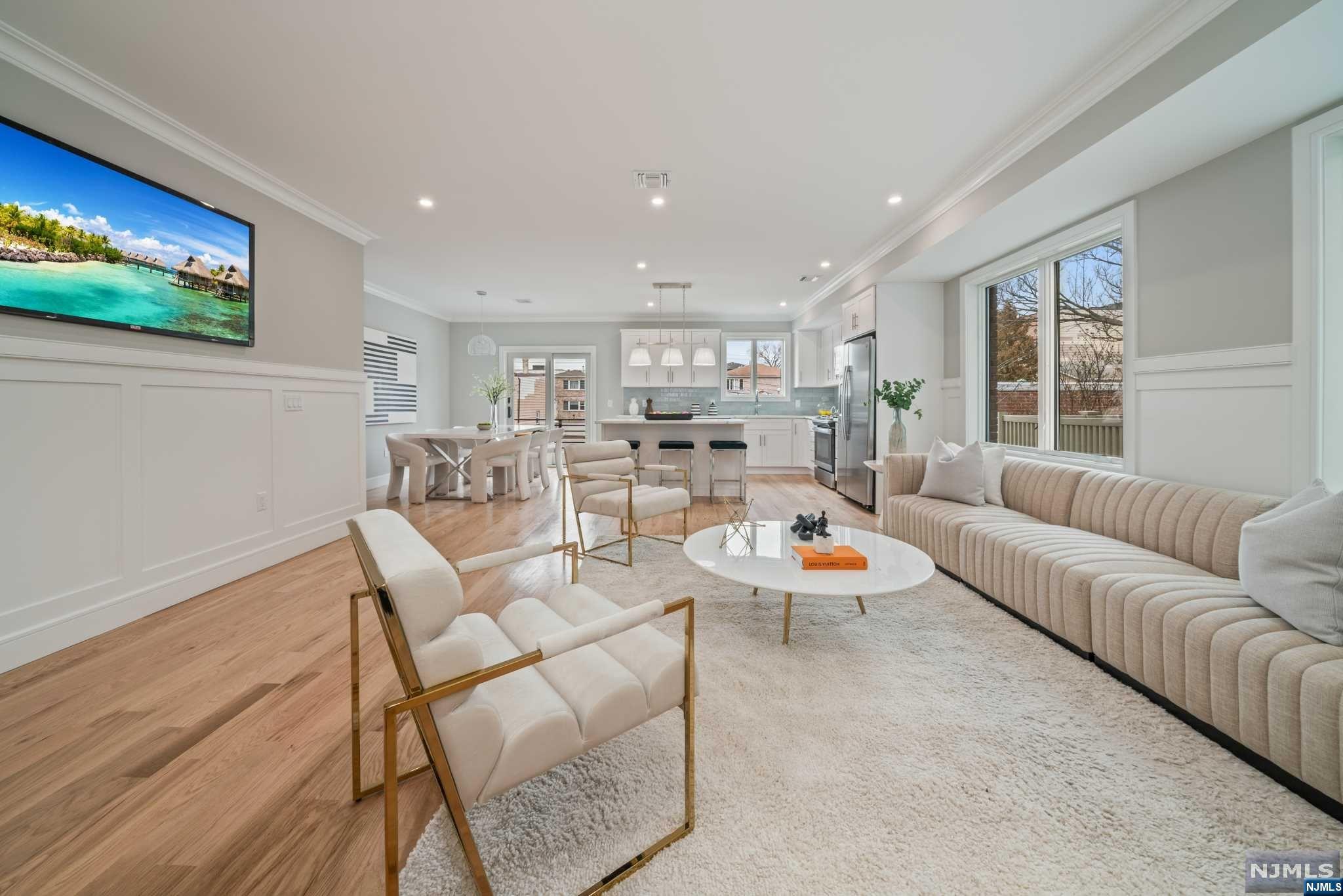 313 8th Street 1