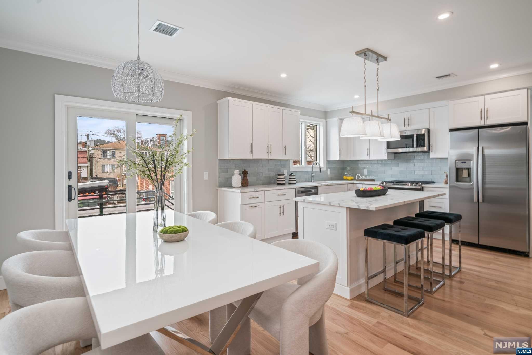 313 8th Street 1