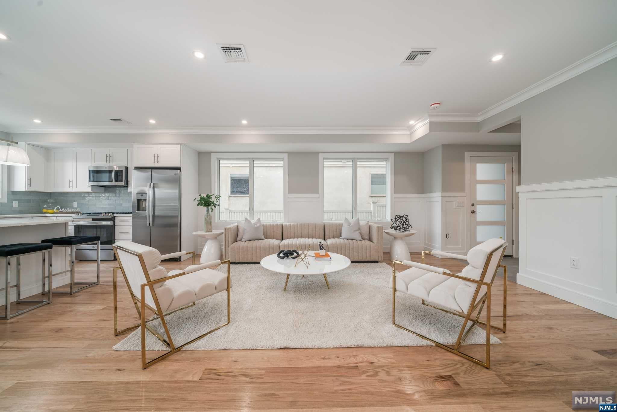 313 8th Street 1