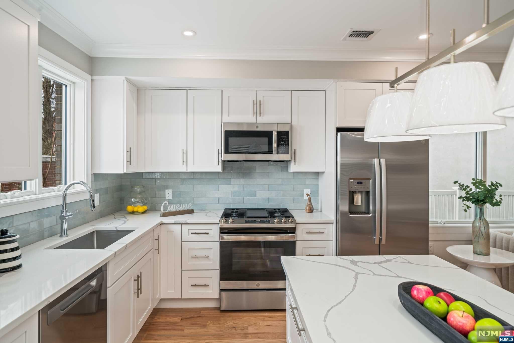 313 8th Street 1