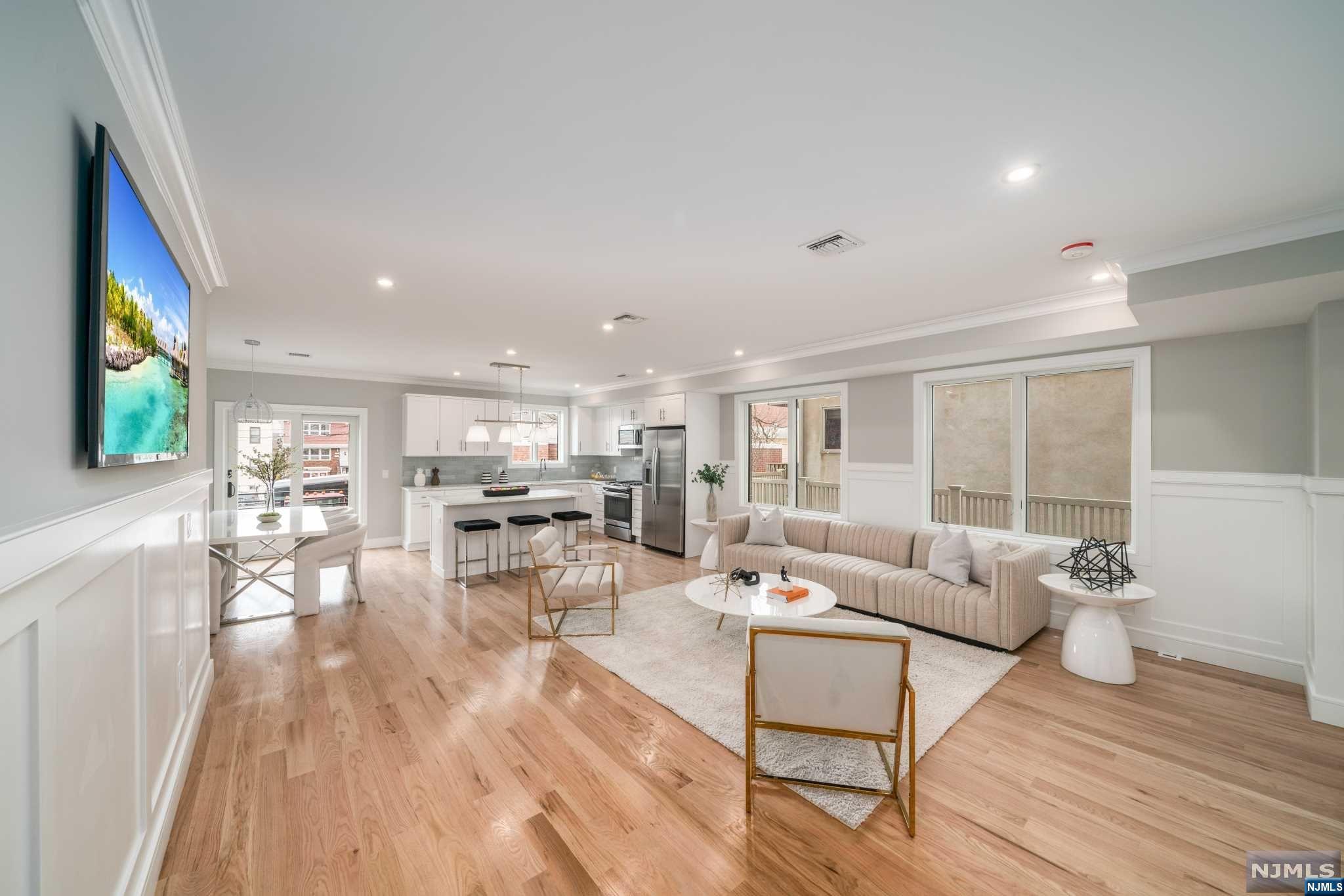 313 8th Street 1