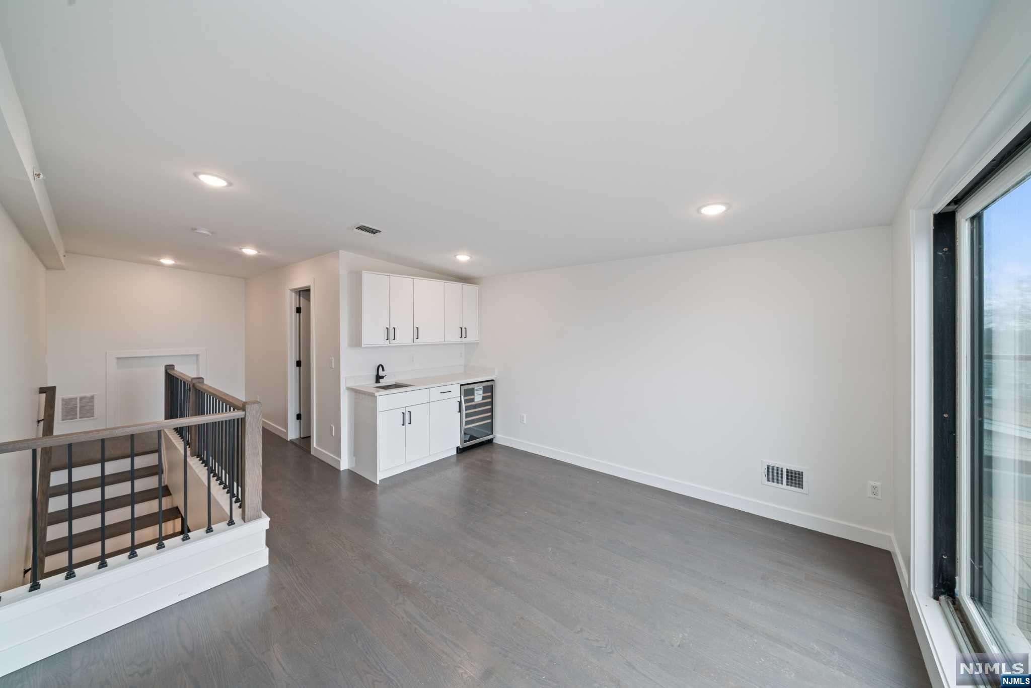 83 Crescent Avenue A