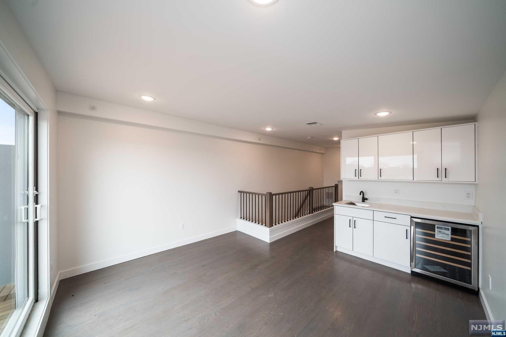 83 Crescent Avenue A