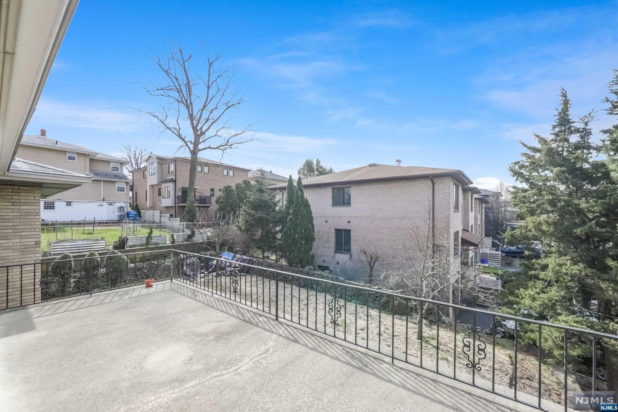 470 Palisades Boulevard