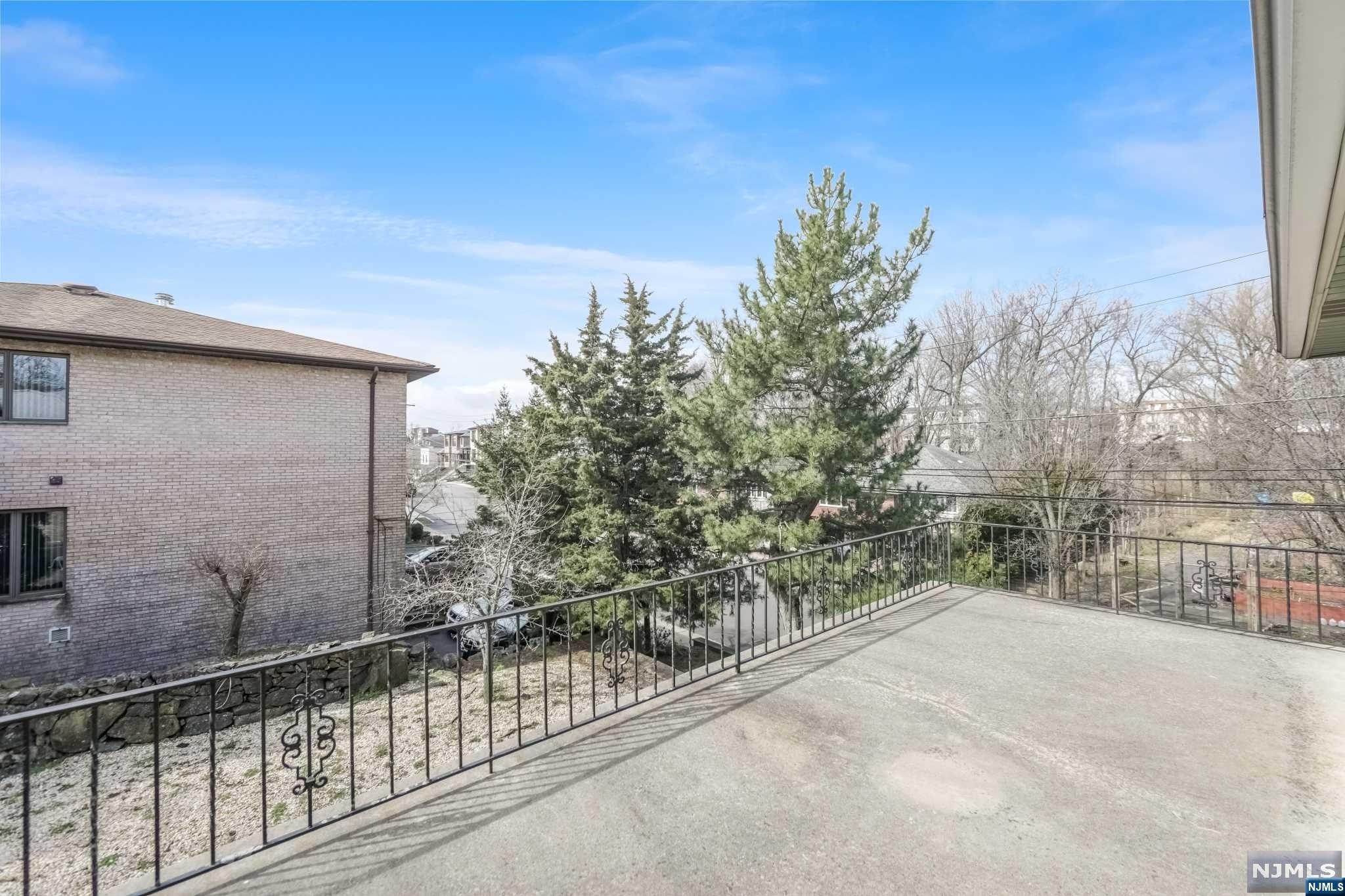 470 Palisades Boulevard
