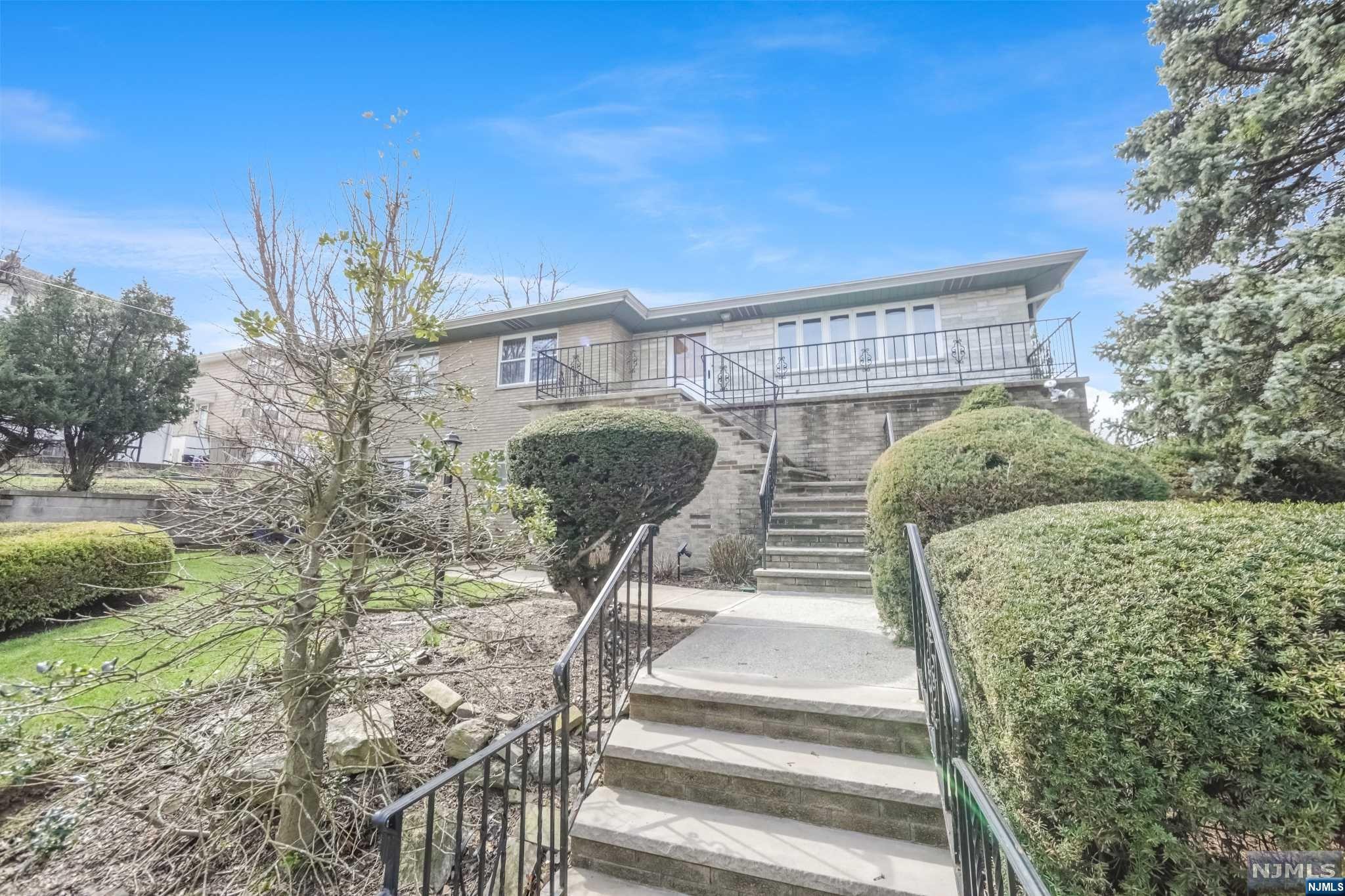 470 Palisades Boulevard
