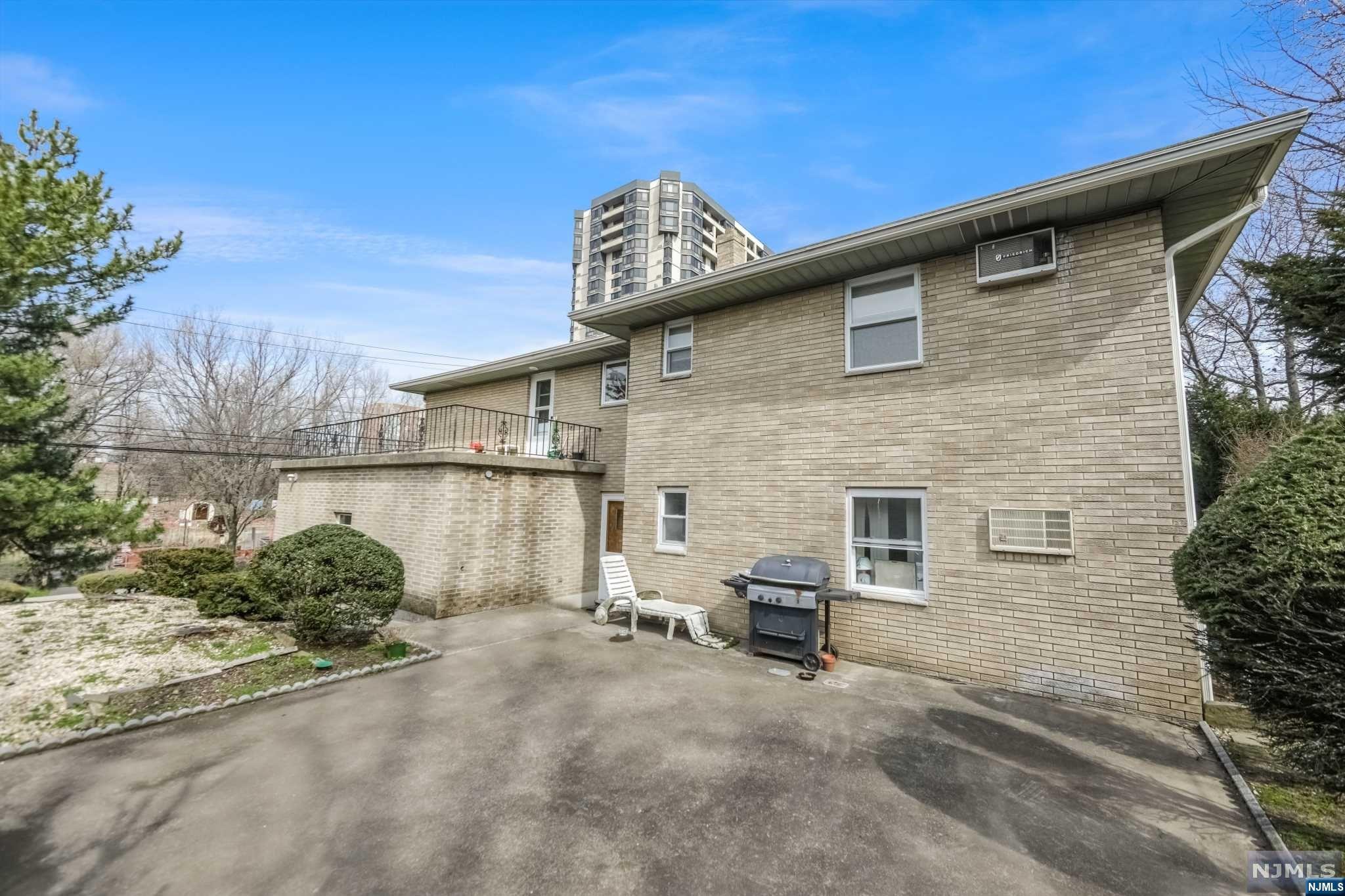 470 Palisades Boulevard