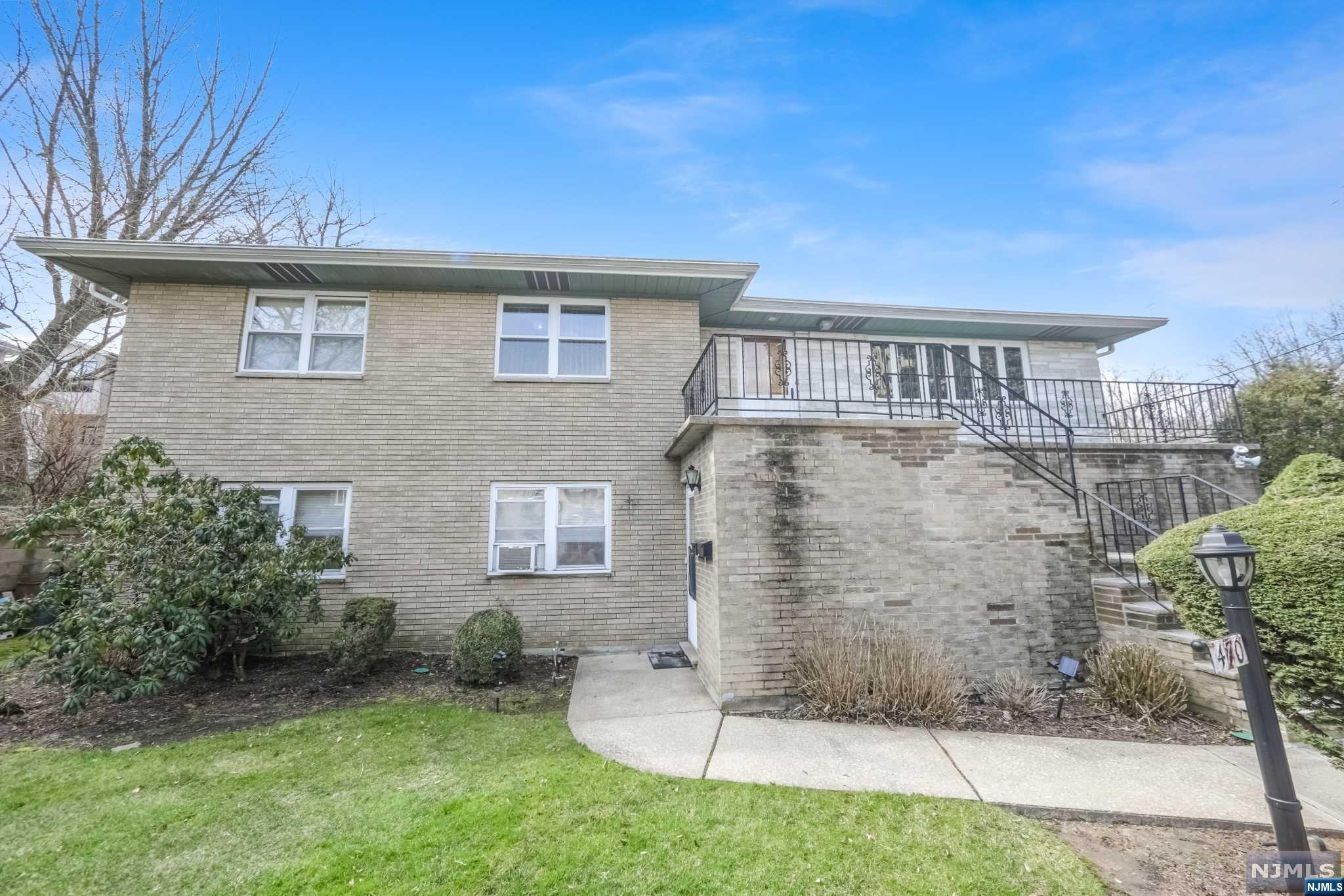 470 Palisades Boulevard