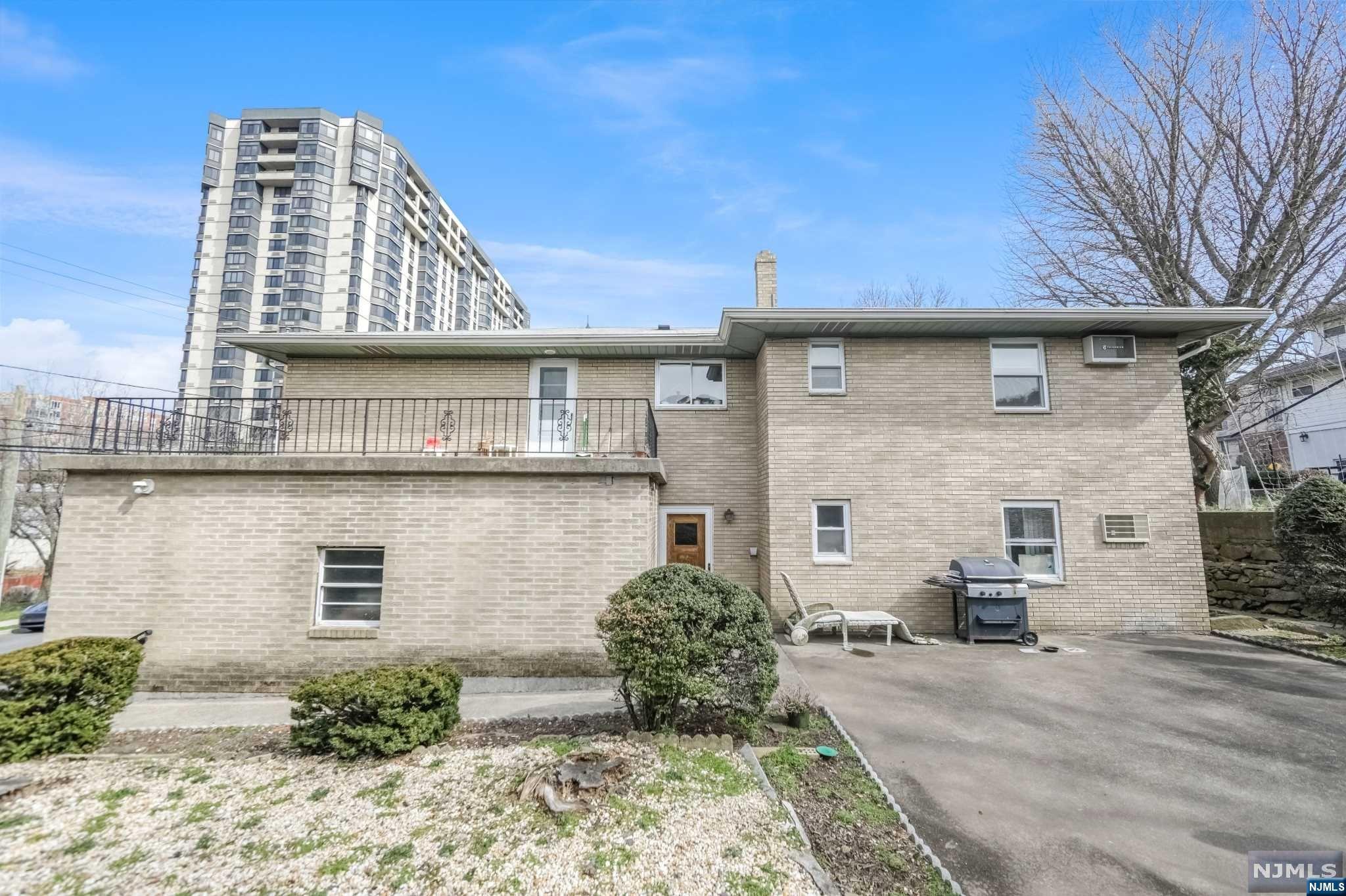 470 Palisades Boulevard