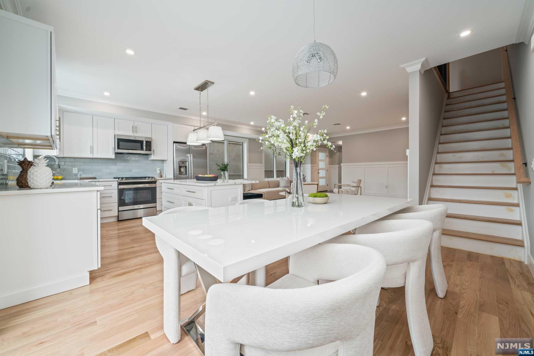 319 8th Street 1