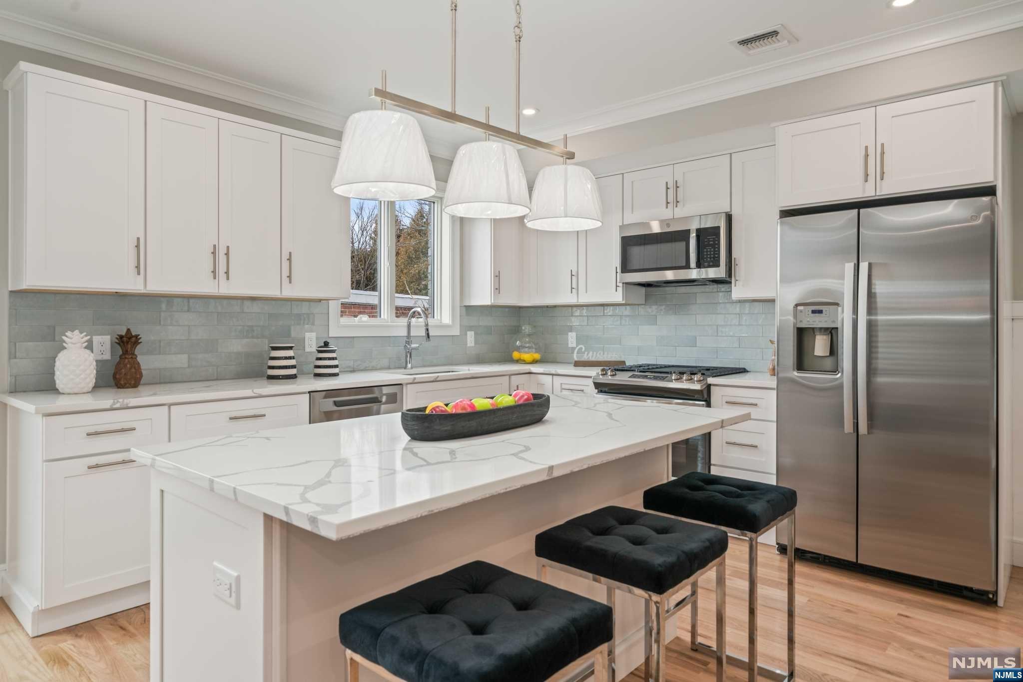 319 8th Street 1