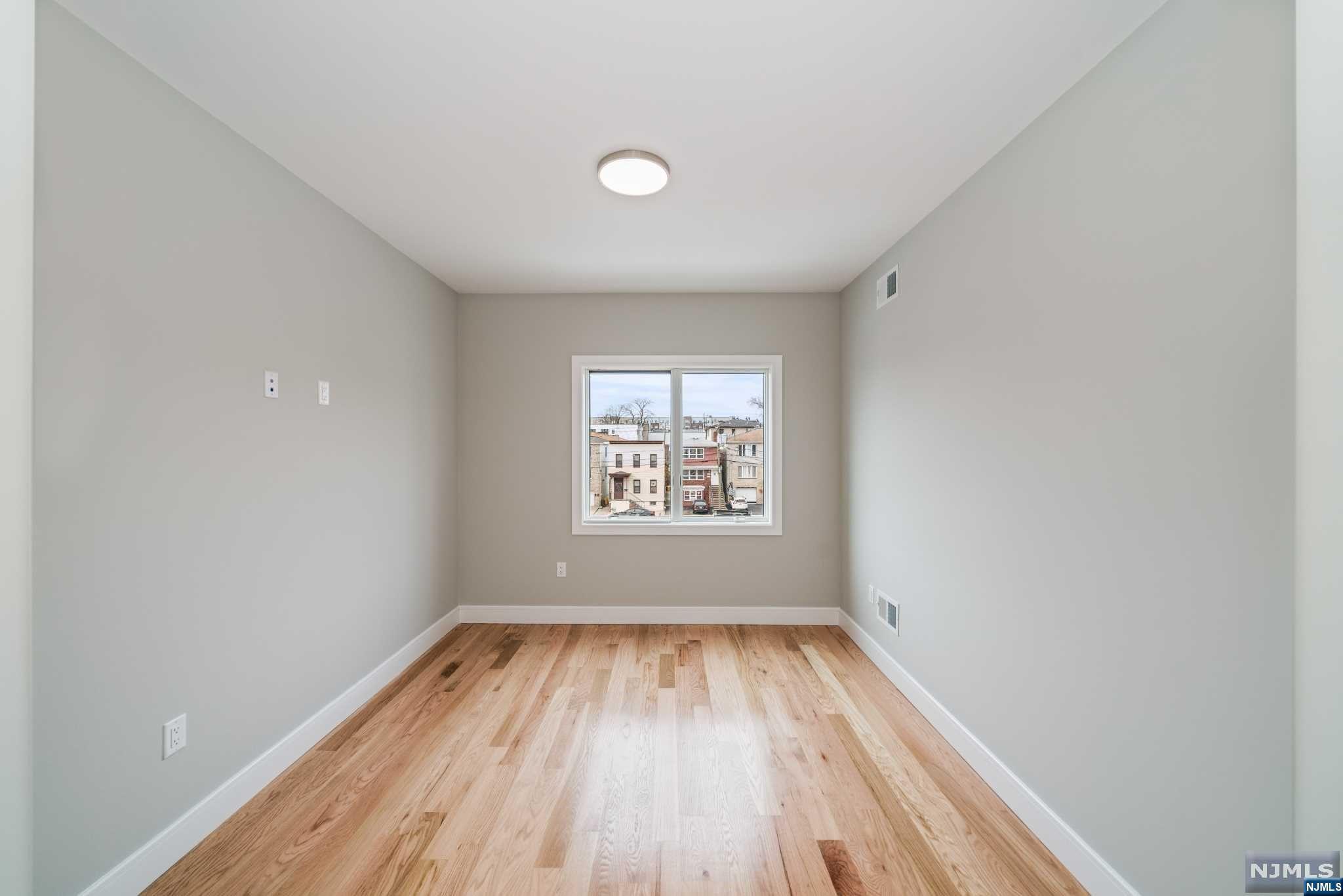 319 8th Street 1