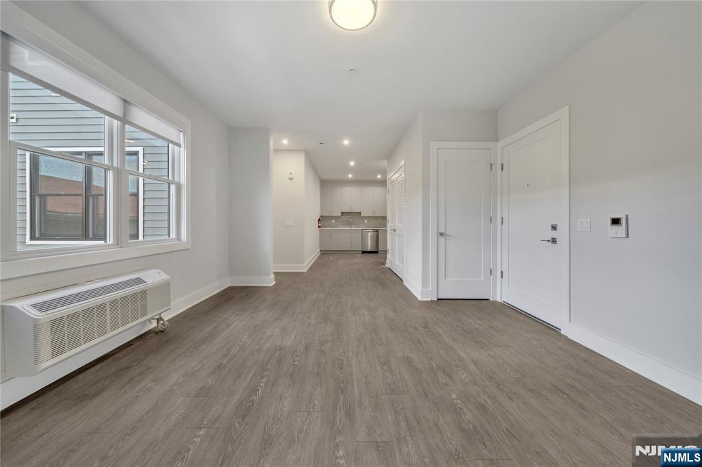 491 Walker Street 2E