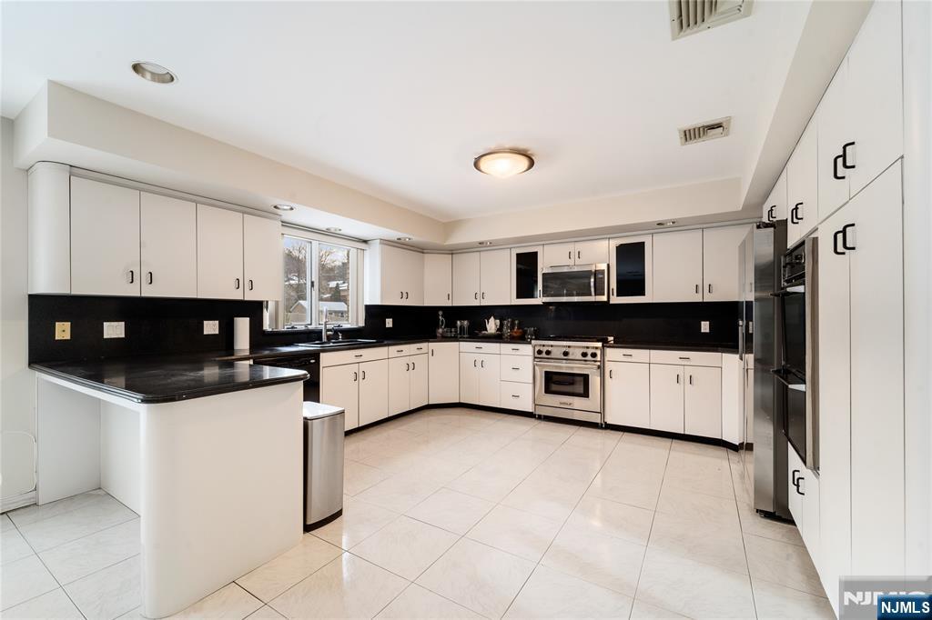 488 Walnut Street
