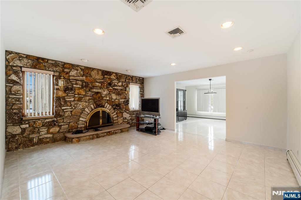 488 Walnut Street