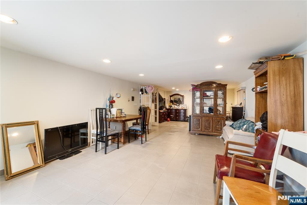 488 Walnut Street