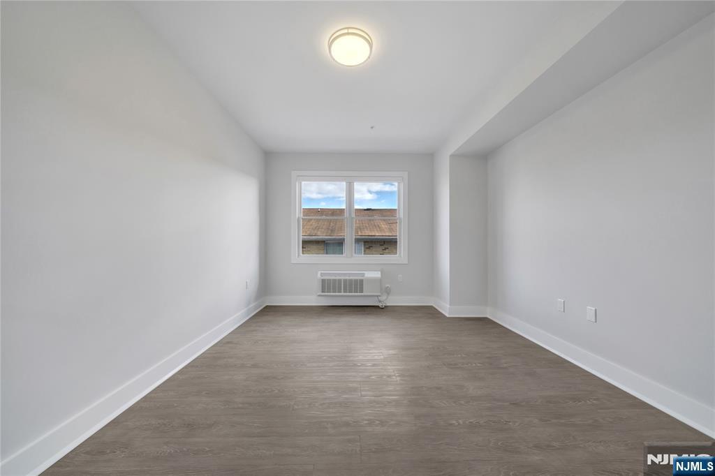 491 Walker Street 3E