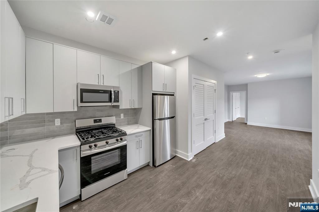491 Walker Street 3E