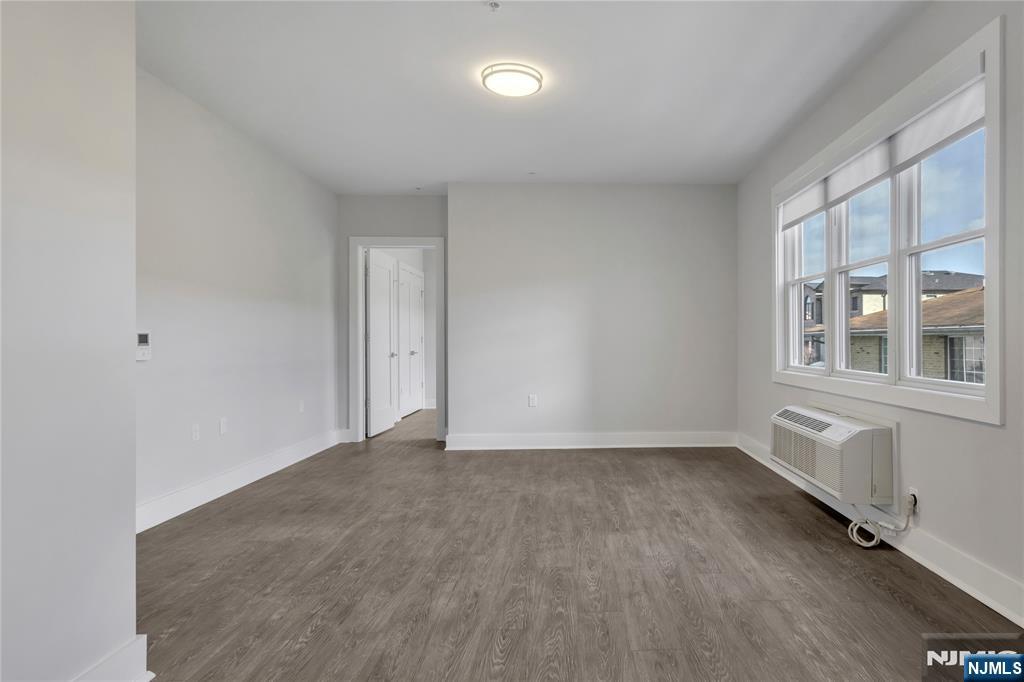 491 Walker Street 3E