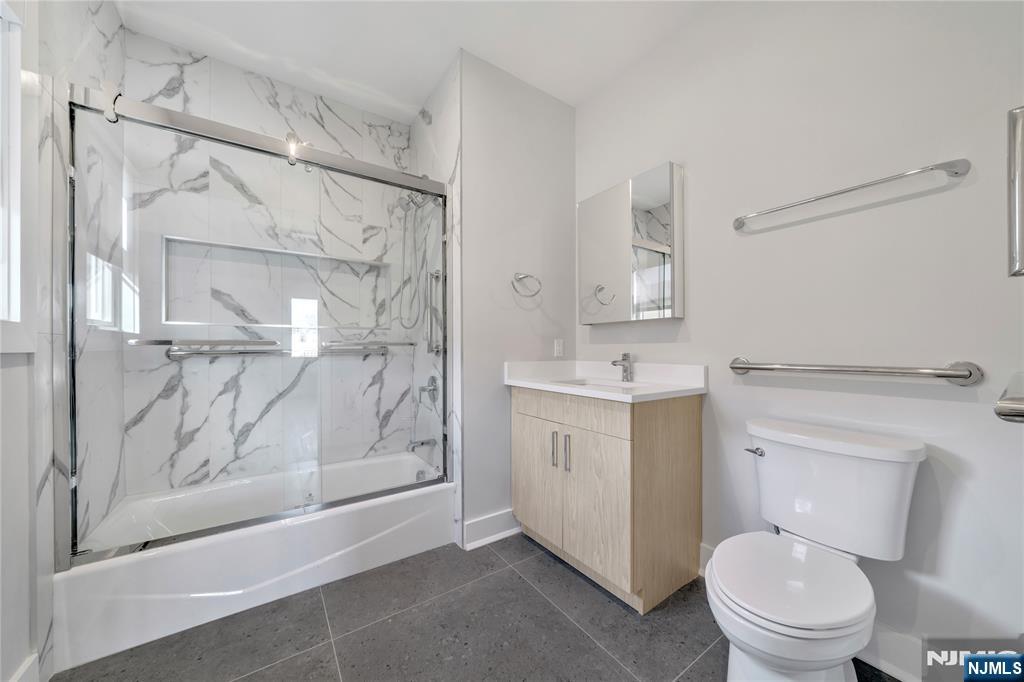 491 Walker Street 3E